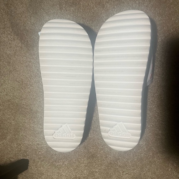 Adidas womens adilette platform slides. Size 8 NWT - Picture 5 of 5